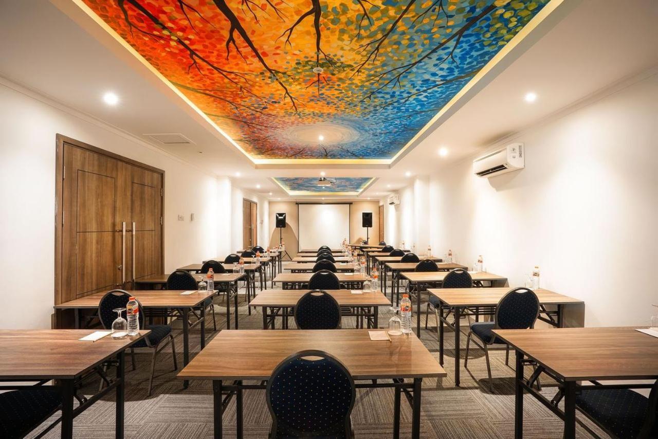 칼로카 에어포트 호텔 Sumbawa Besar 외부 사진